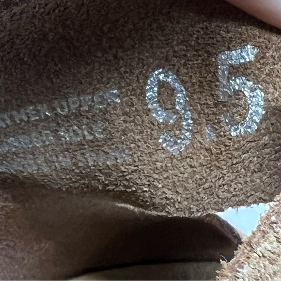 Yokono Stylish Brown Suede Wedge Sandals - Picture 9 of 9